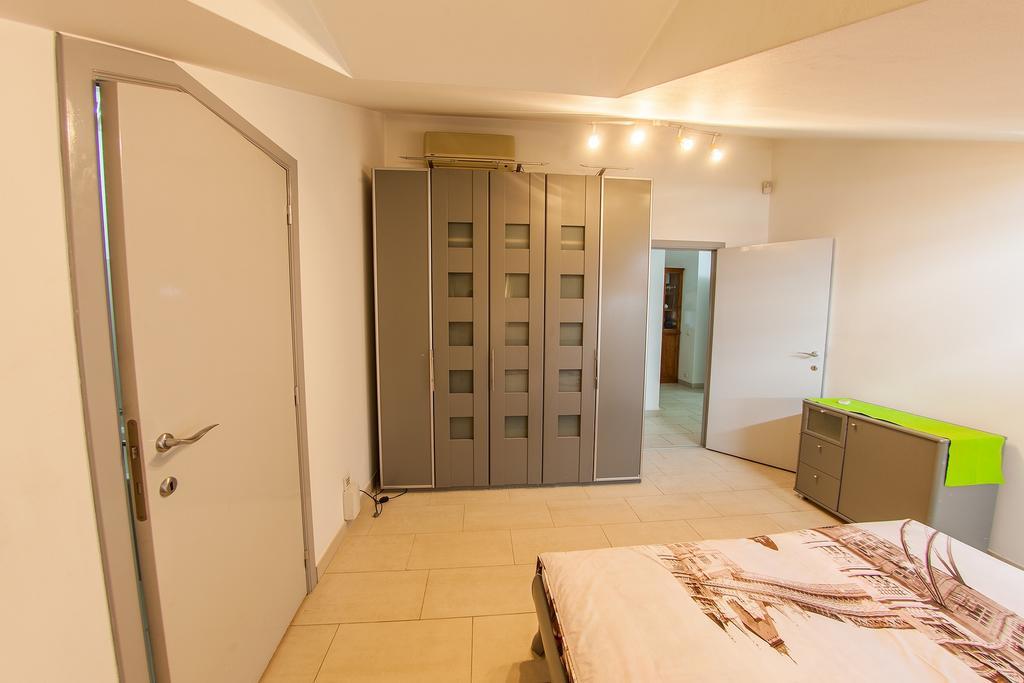 Mansard Apartment Antonovicha 4 Κίεβο Εξωτερικό φωτογραφία
